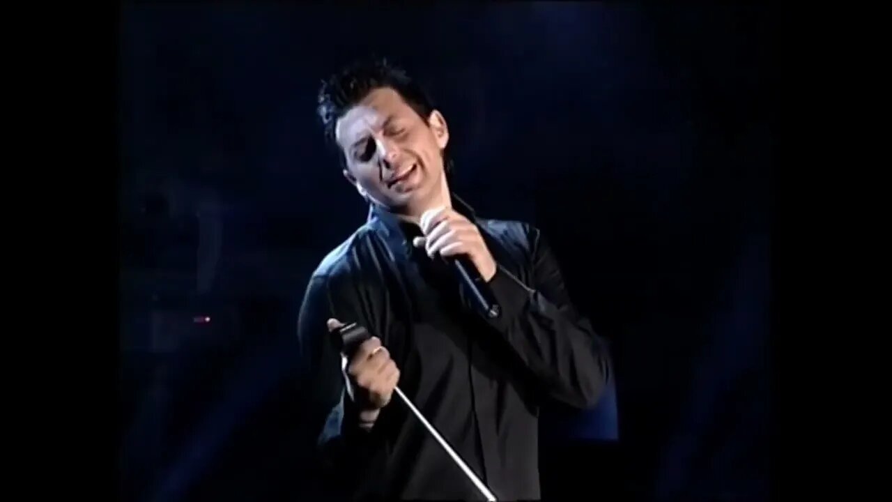 Νίκος Μακρόπουλος - Κόπηκα στα δυό (2006) - Μουσικό βίντεο