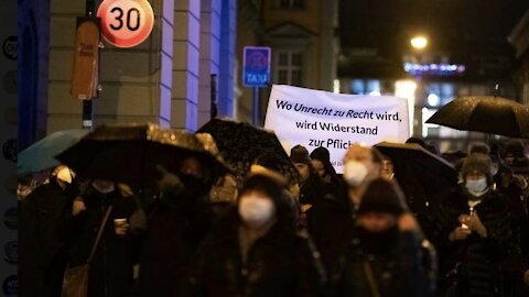 „Freiheit stirbt immer zentimeterweise.“ Und: „Selbstbewusste Bürger – nicht Untertanen – können...