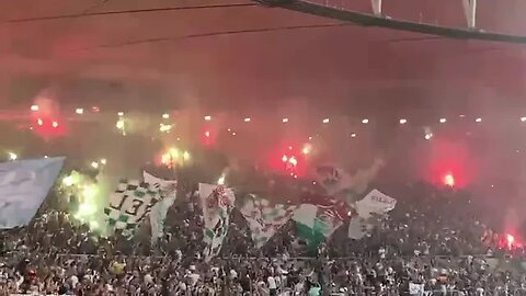 Torcida do Fluminense recebendo o time antes do FlaFlu - 01/06/2023