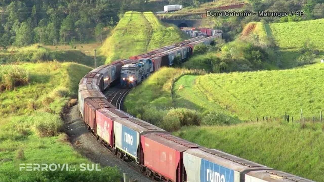 Cruzamento simultâneo de 2 trens no Dona Catarina, Mairinque/SP