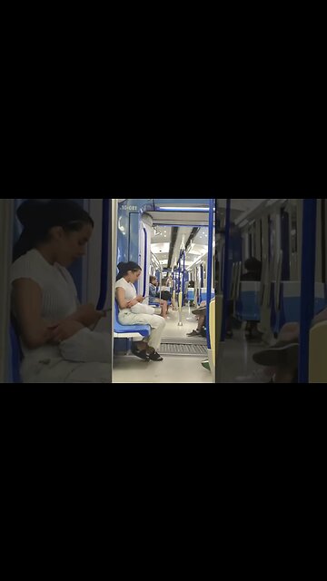 Super flexible Montréal métro track #viralvideo #train #montreal #montrealtourism
