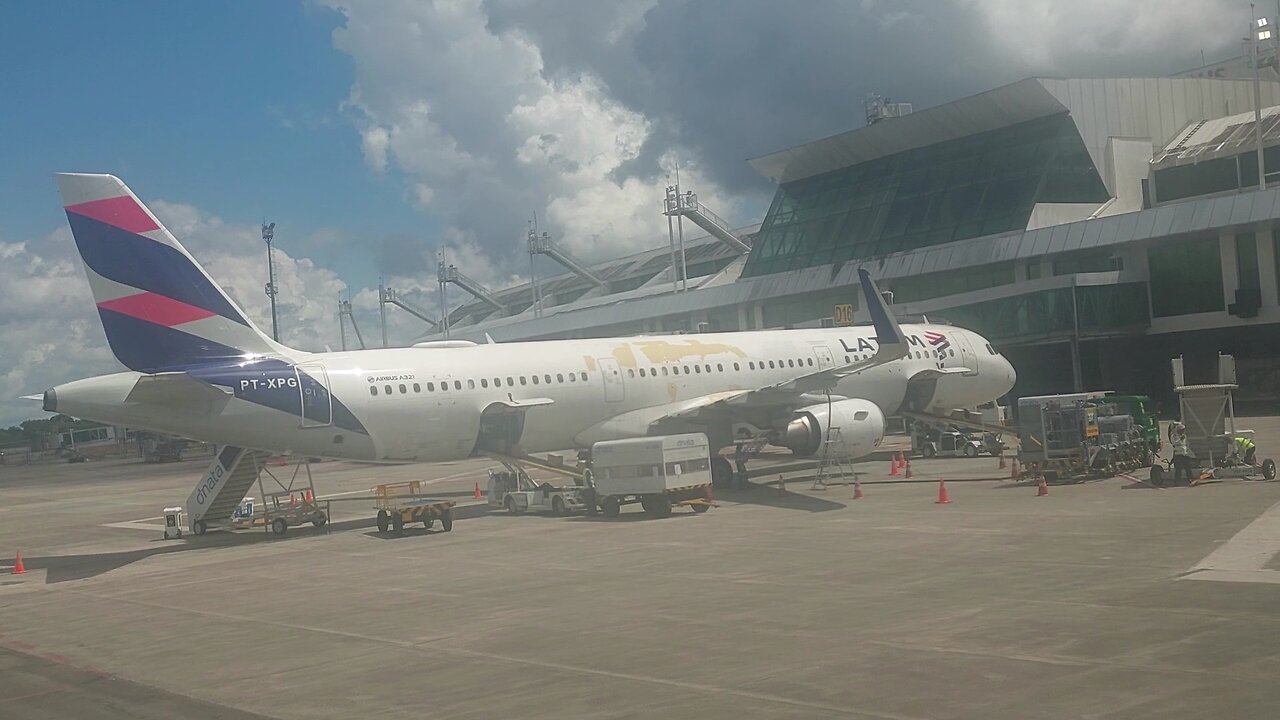 Landing in Manaus-Boeing 737 MAX 8 PS-GPB