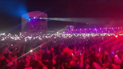 Wizkid serenade fans with ‘ESSENCE’ live at Afro Nation!! 🇵🇹🦅