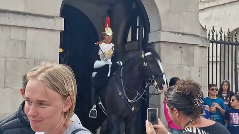 Animal rights protester shouts abuse at kings guards #horseguardsparade