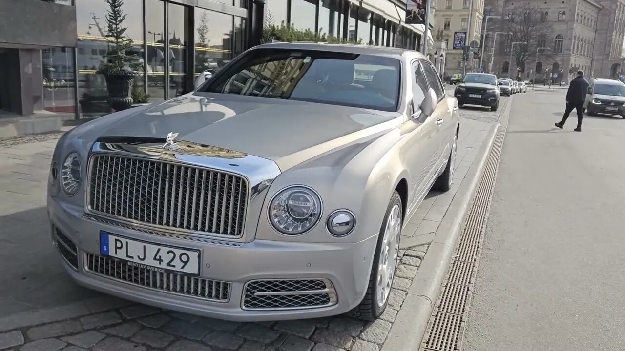 Bentley Mulsanne in a nice pearl champagne colour in Sweden [8k 30p]