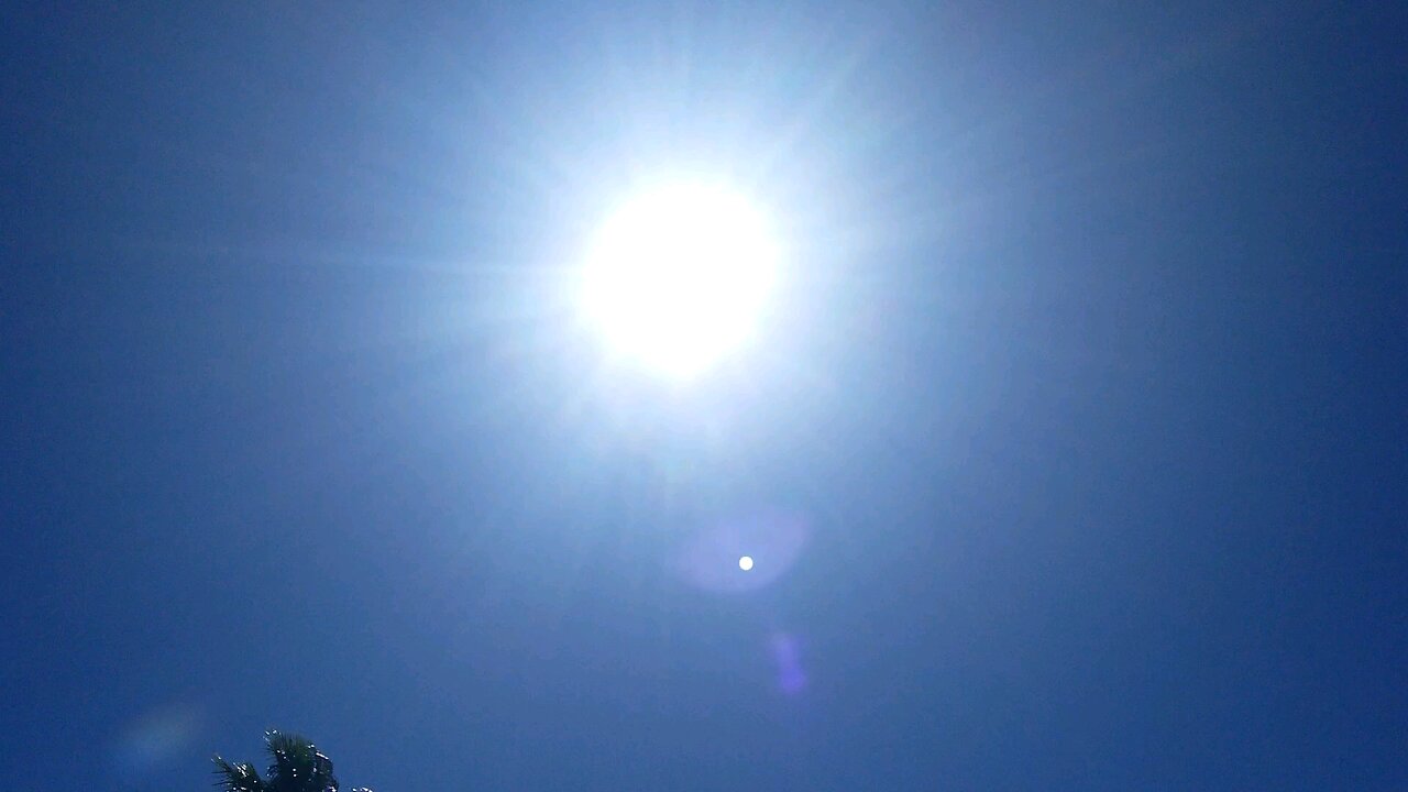 Faint Green Gamma Aura on the Sun