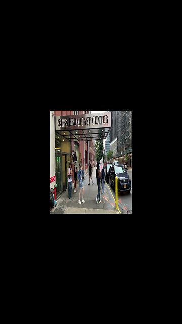 Hollywood strikers are MAD at Drew Barrymore