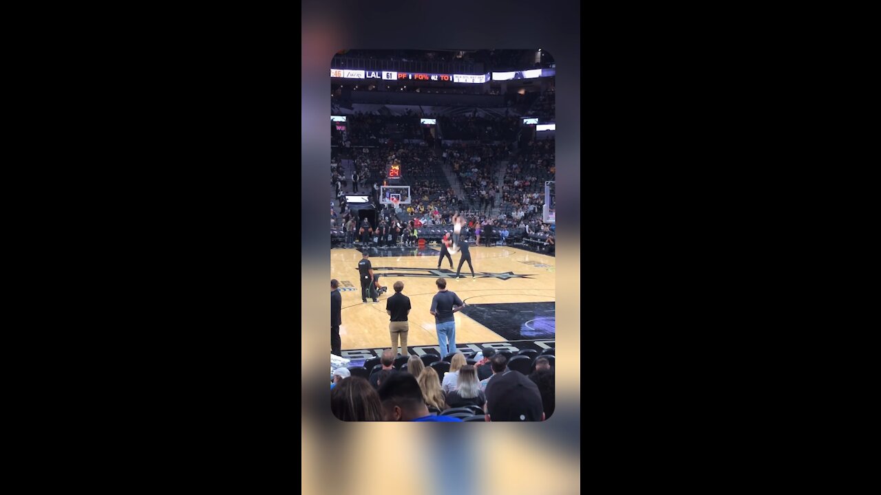 Lakers vs Spurs game acrobatic routine fail