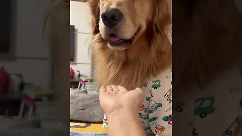 A video on a lot of peopleAll love treasure, he