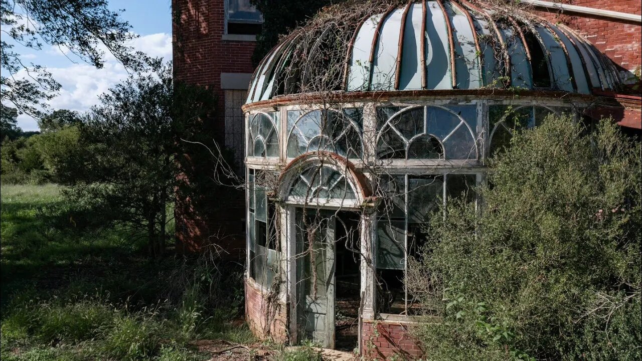 Exploring Oldest ABANDONED Southern Victorian Mansion | Owned by King George II