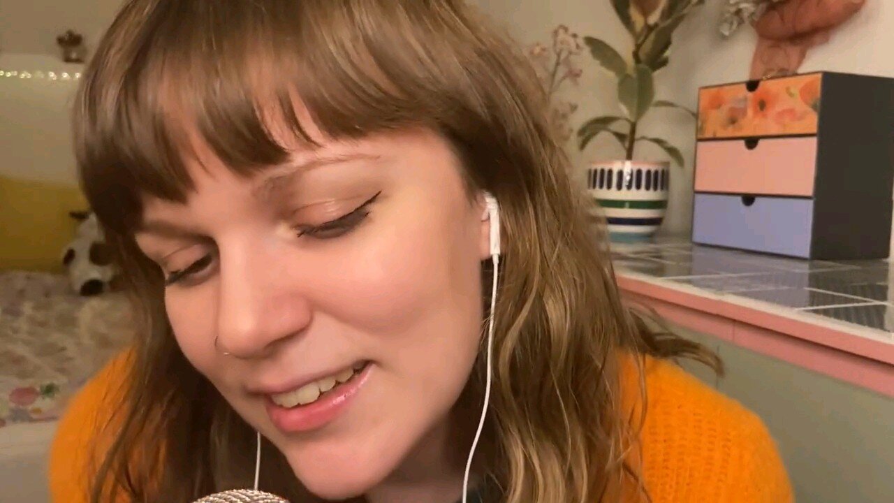 Asmr mouth sounds