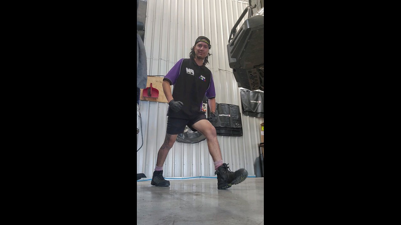 Sky's out, thighs out babyyyy 🐔😂