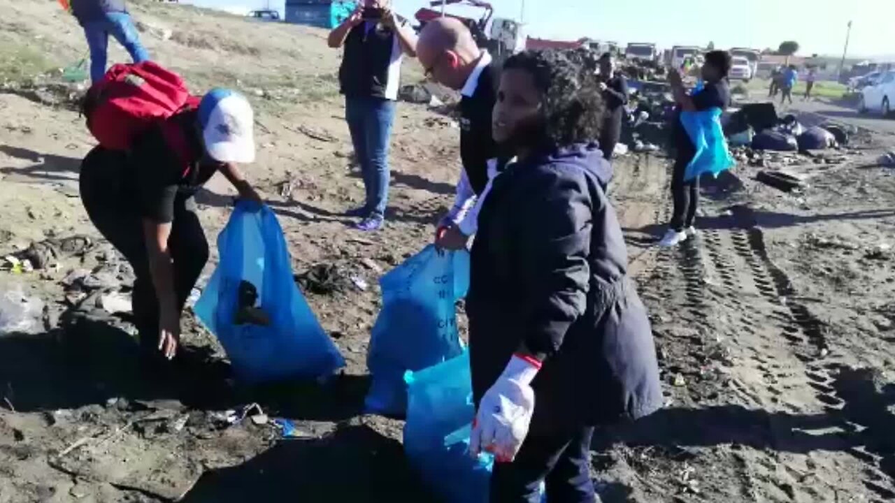 SOUTH AFRICA - Cape Town - Mayor’s clean-up campaign(Video) (3NJ)