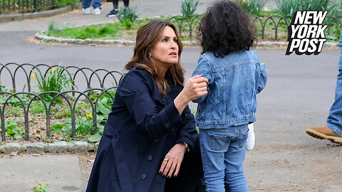 Mariska Hargitay helps lost child find her parent while filming 'Law and Order: SVU' in NYC