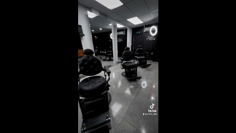 Clean barber studio with all new chairs 🔥