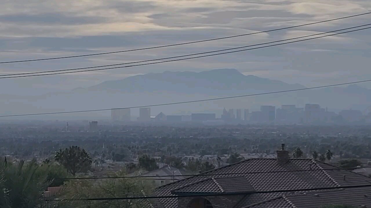 Can you believe this smog over Las Vegas today? Check this out! 12.22.2024 #lasvegas #follow #travel