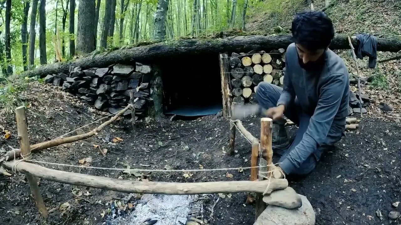 Camping, building wood and rock forest houses and fireplaces, quail cooking - survival, DIY $$ 12