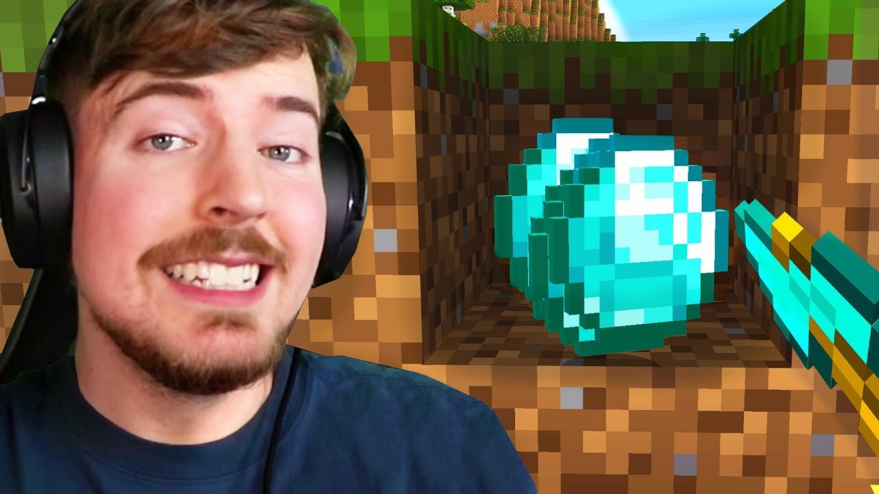 Minecraft, But Every Minute There's Random Chaos!