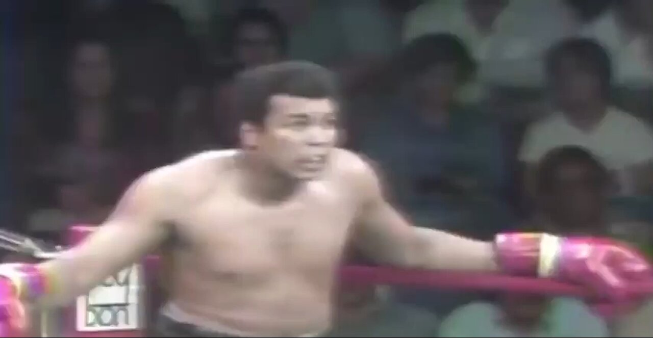 Mohammad Ali dodges 21 punches in 10s in 1977