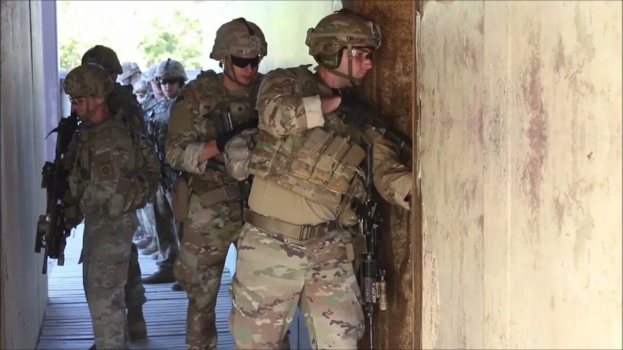 82nd Airborne Paratroopers Conduct Live-Fire Exercise