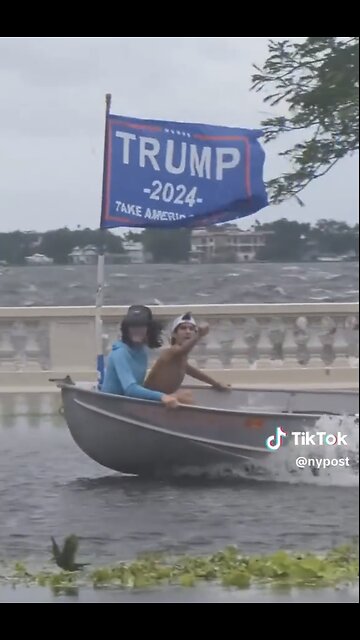 RESIDENTS TRAVEL IN BOAT💦🛣️🌊🚤🇺🇸ON FLOODED STREETS TAMPA FLORIDA🌫️🌊🚤💫