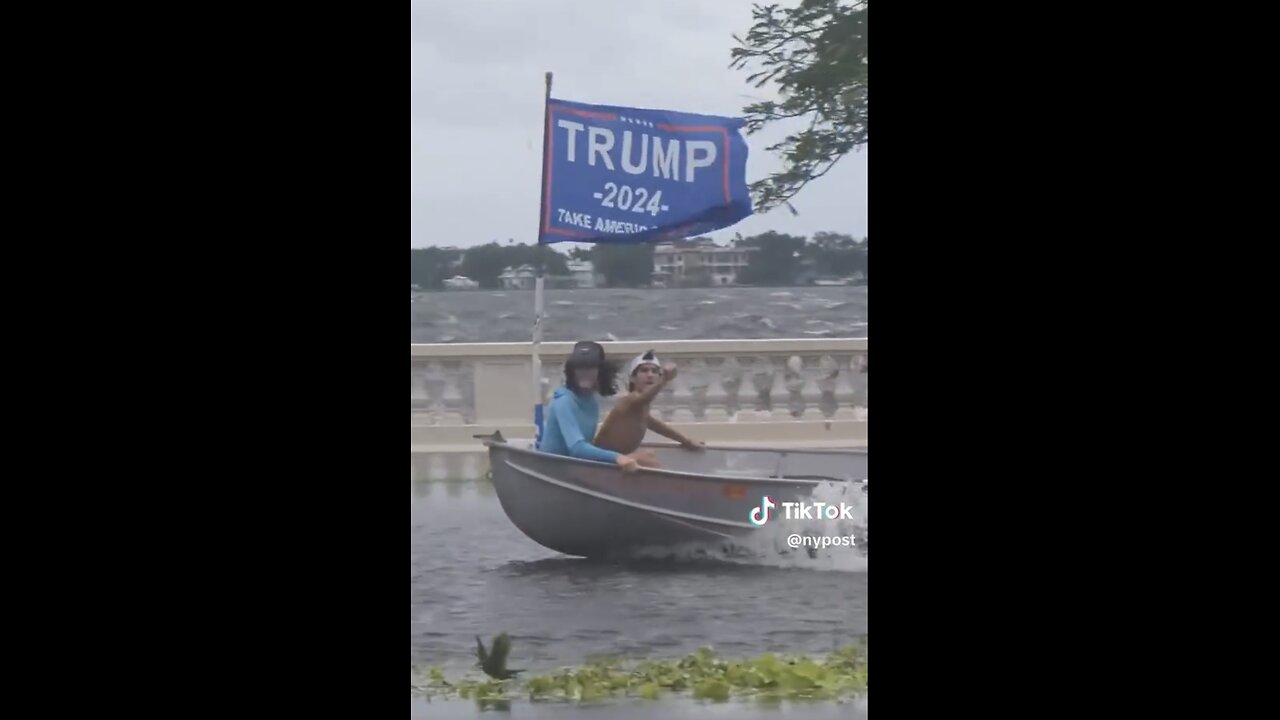 RESIDENTS TRAVEL IN BOAT💦🛣️🌊🚤🇺🇸ON FLOODED STREETS TAMPA FLORIDA🌫️🌊🚤💫