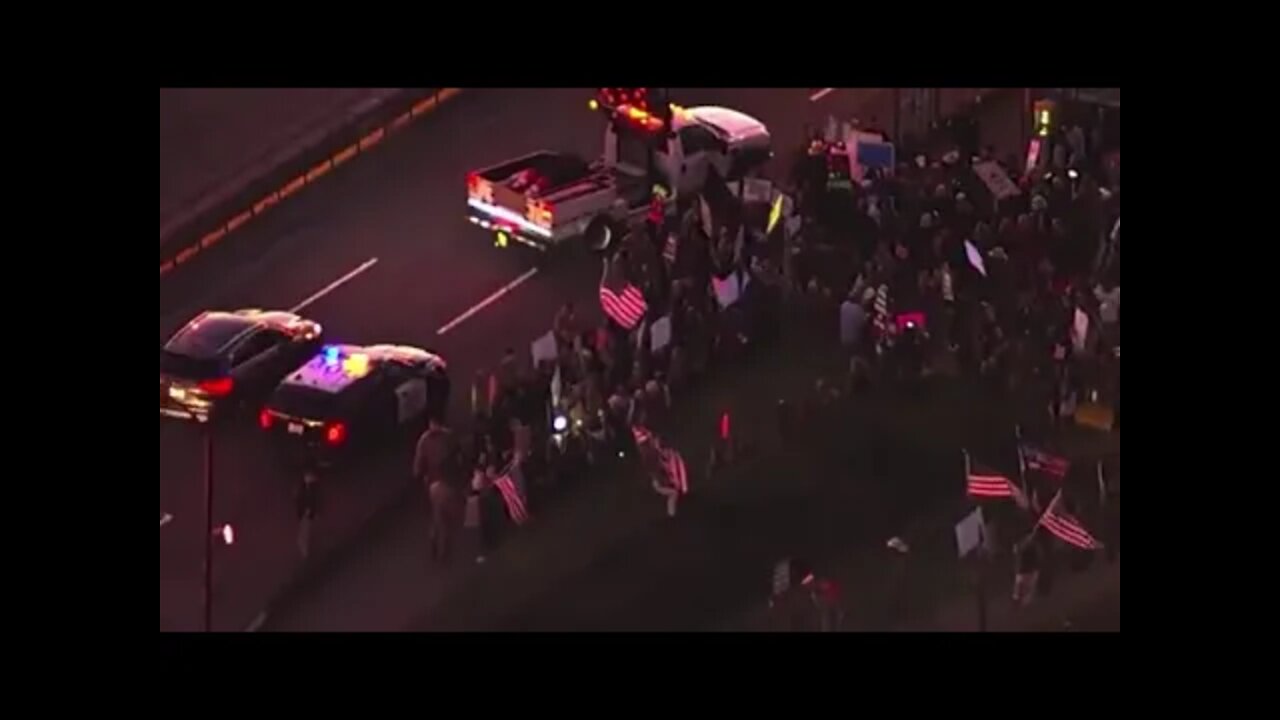 SAN FRANCISCO - Protesters Against Mandates Occupy Golden Gate Bridge