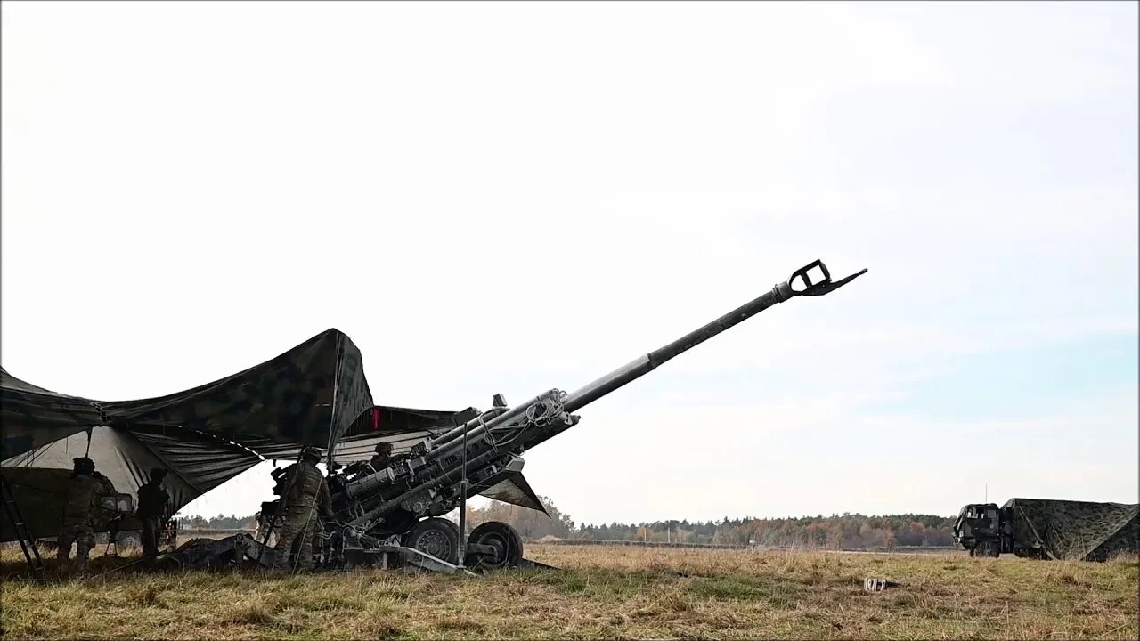 U.S. Army Paratroopers Fire Howitzers #Shorts