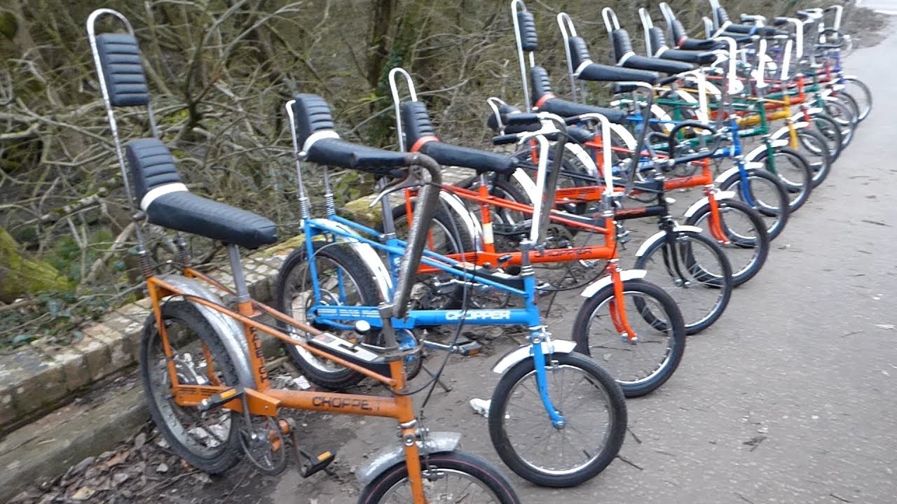 12 Raleigh choppers, walk around with brief explanation. Sprints, 5 & 10. Tall frame. Retro bikes