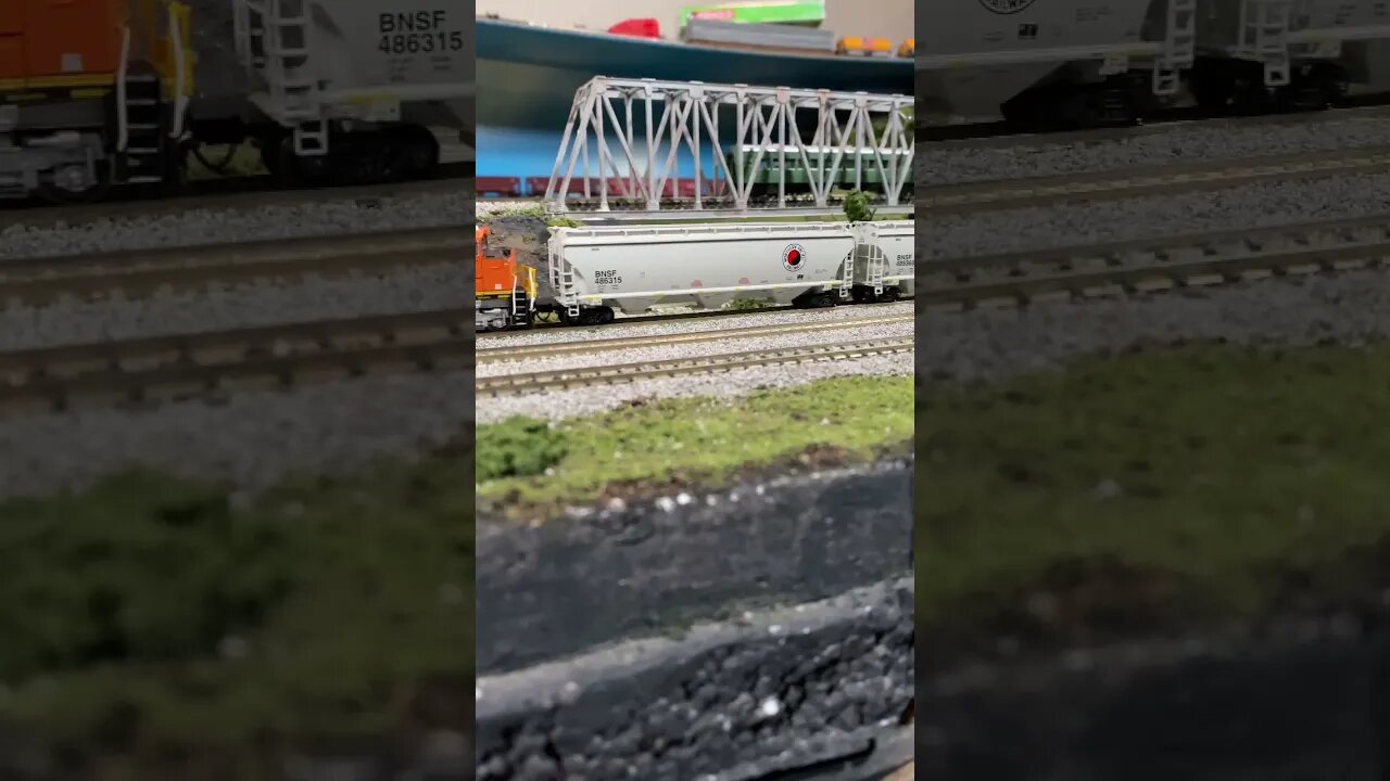 N Scale BNSF run 6 pulling hard