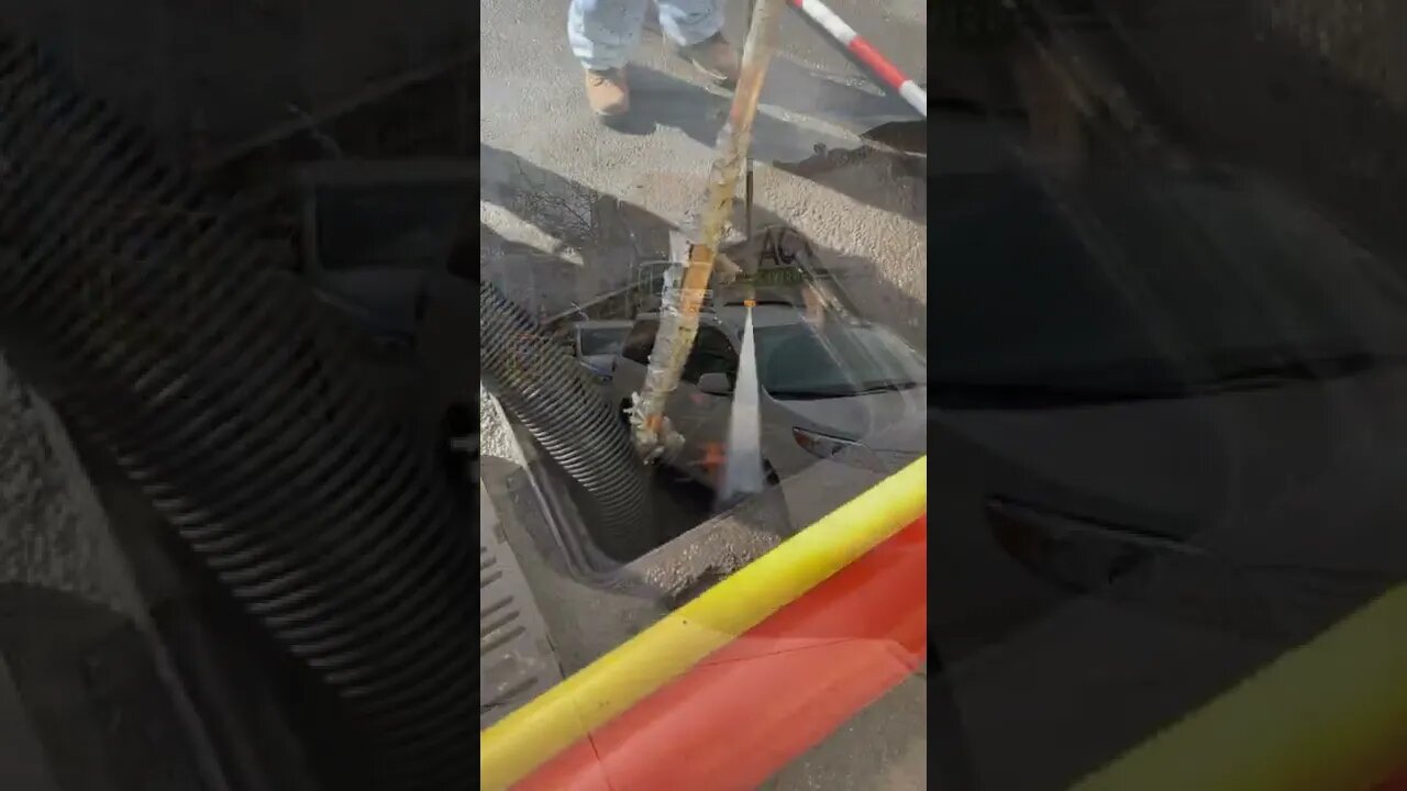 How ConEd Worker Clean Electric Wires Underground #Shorts