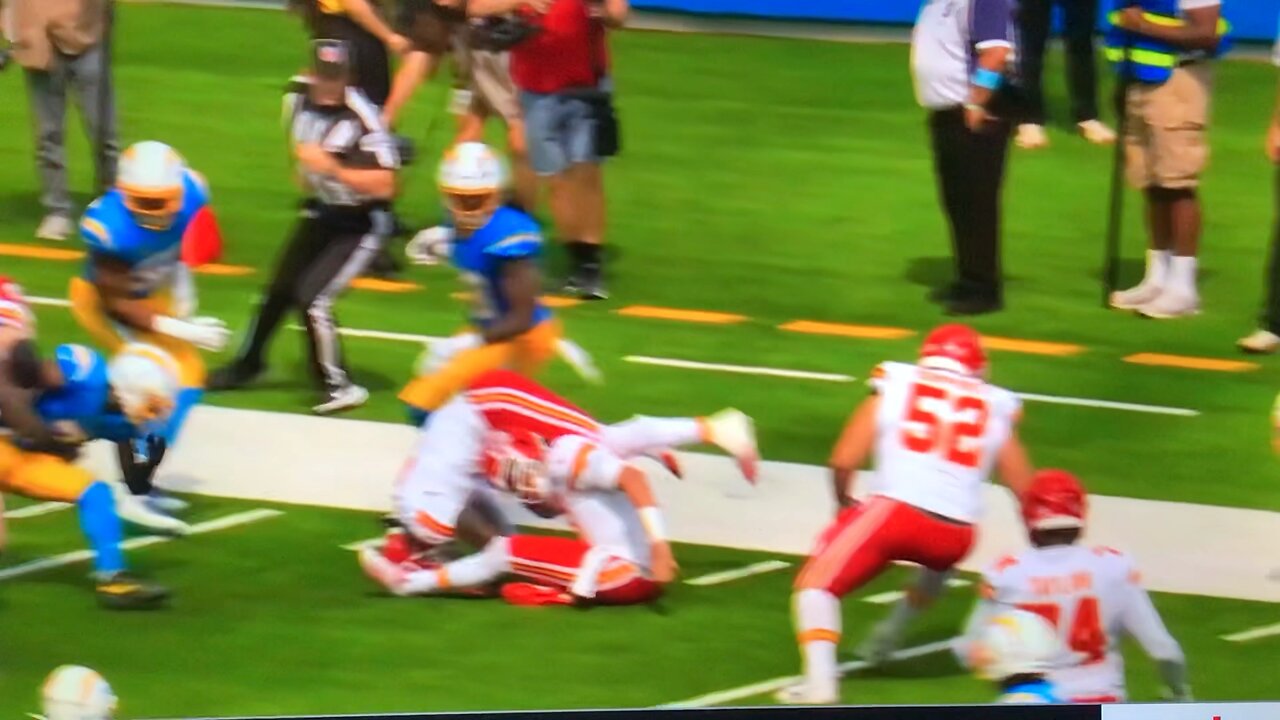 Chiefs WR #4 Rashee Rice knee injury play. Yikes.