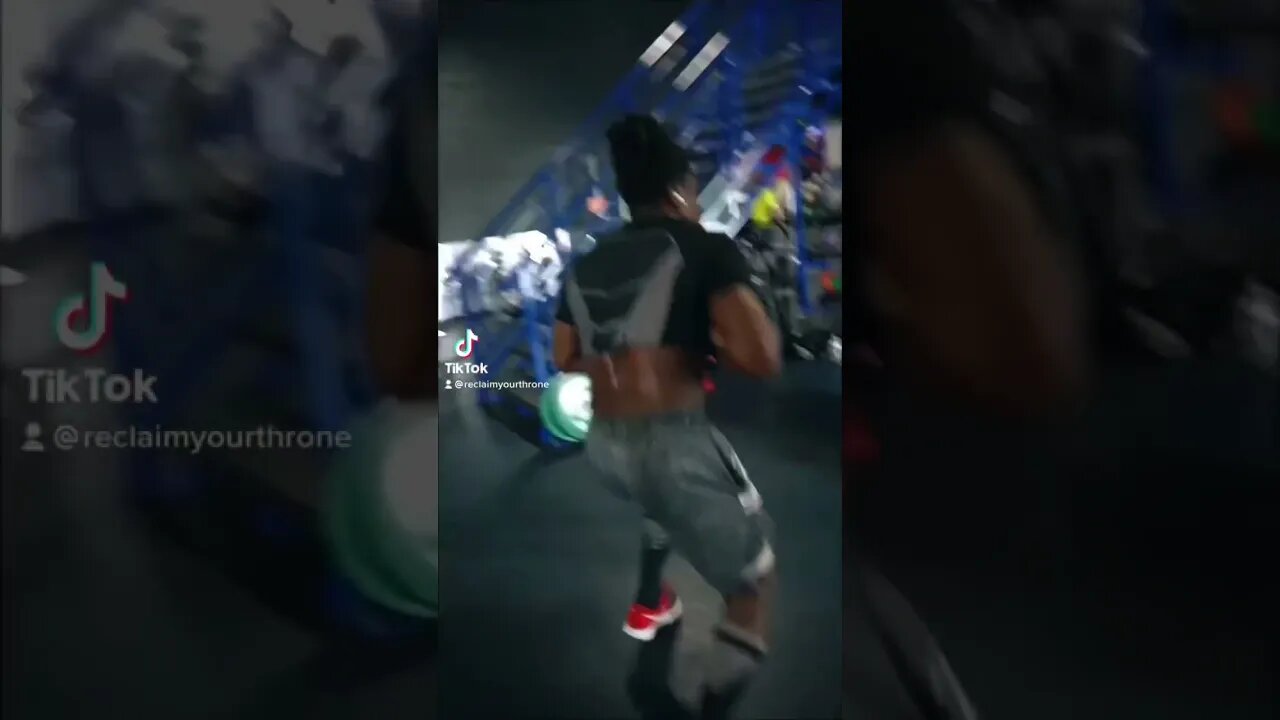 As a man you should never take her seriously if she identifies as a serial dater 😎😈🤴🏾