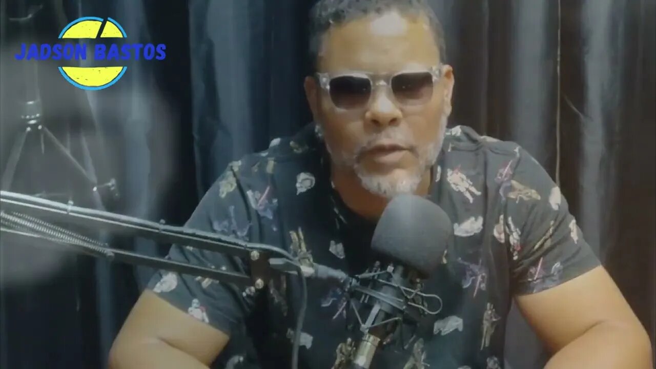 Felipe Neto em: Pagando Bem Que Mal Tem...