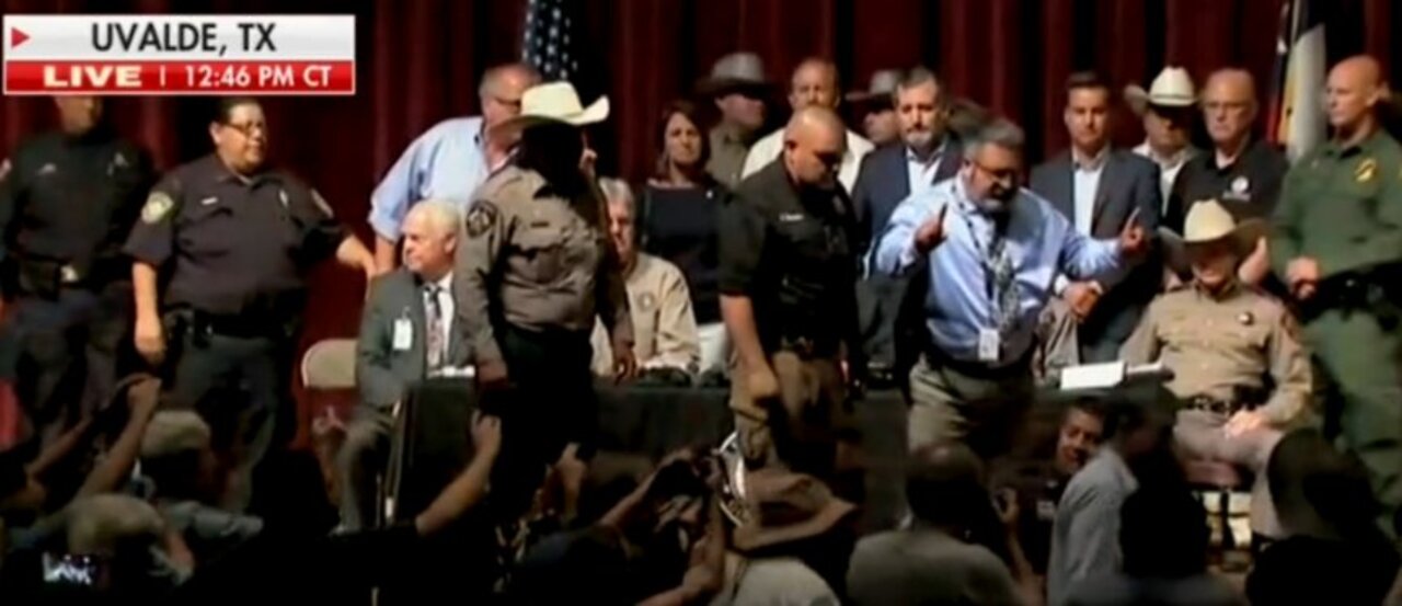 O’Rourke REMOVED from Gov Abbott Robb Elementary Shooting Press Conference