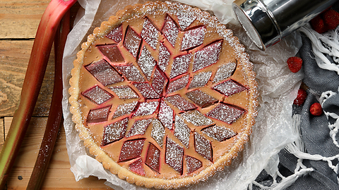 Delicious strawberry rhubarb tart recipe