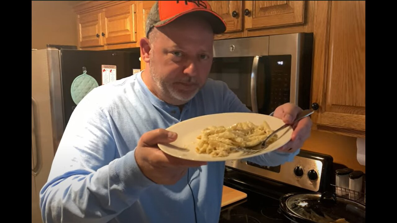 SlowCooker Olive Garden Cheesy Chicken Pasta {How I make It}