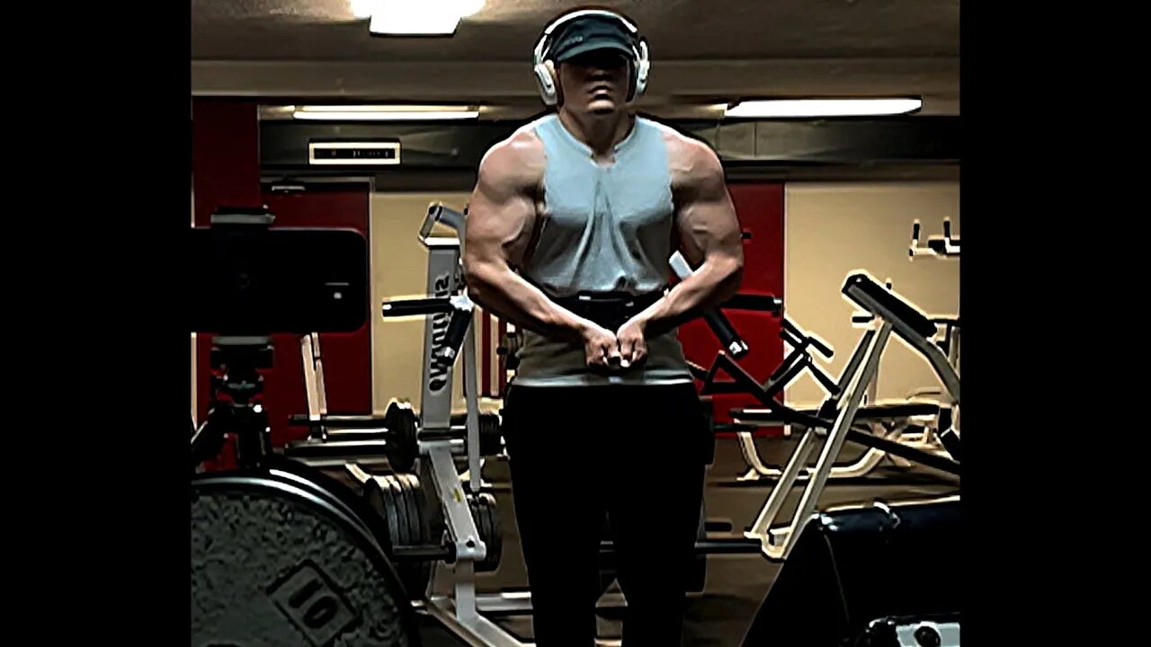 Shoulders are getting bigger (19 yr old bodybuilder)