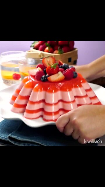 Rich Strawberries and Cream Gelatin