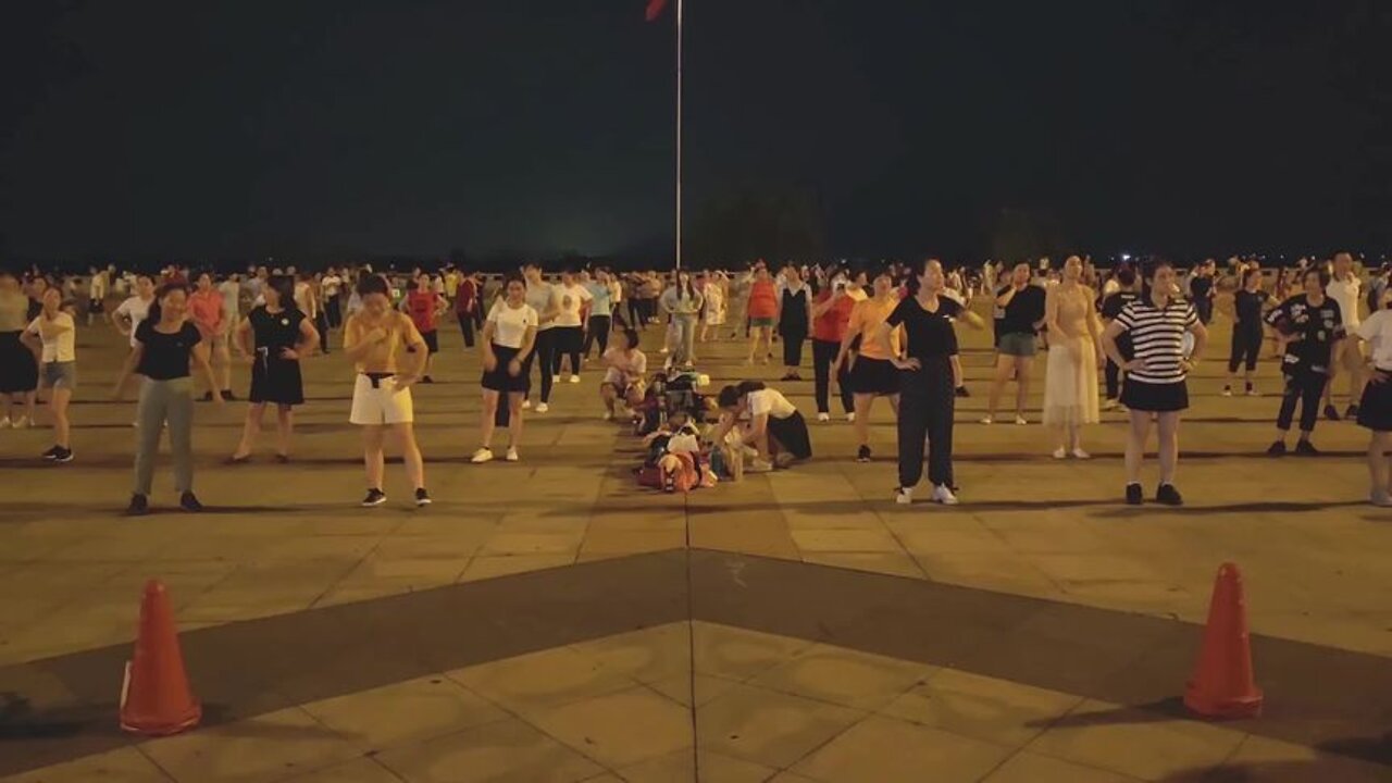 热血男孩领百人翻跳鸟叔psy《daddy》，有氧舞蹈，气氛太嗨了！【順能炫舞團】