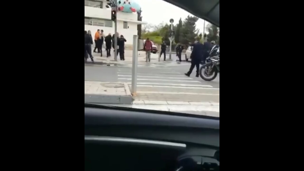 Israeli Police Shoot Muslim Terrorist After Attempted Stabbing in Jerusalem