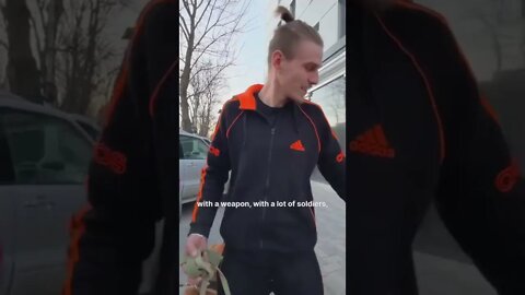 Ukrainian refugees Anton and Yulia say their five dogs helped save their #shorts #news #ukraine