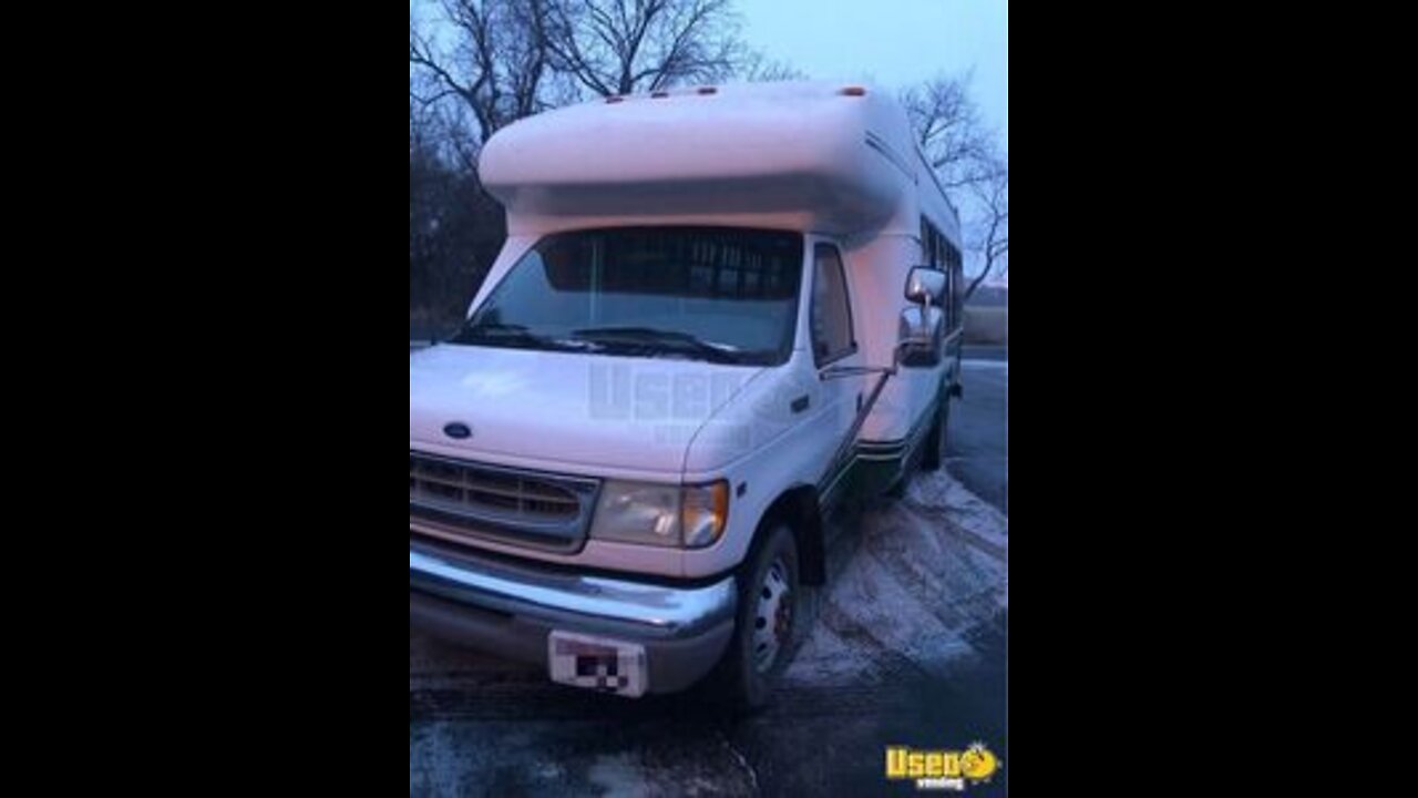 2002 Ford Econoline E-450 Super Duty Shuttle-Passenger Bus for Sale in Wisconsin