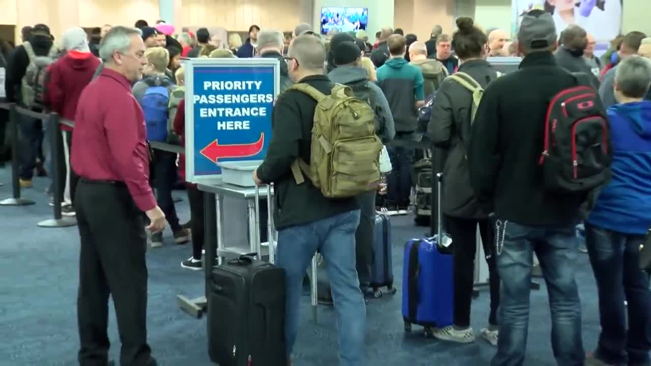 For holiday travelers, it pays to arrive early at General Mitchell