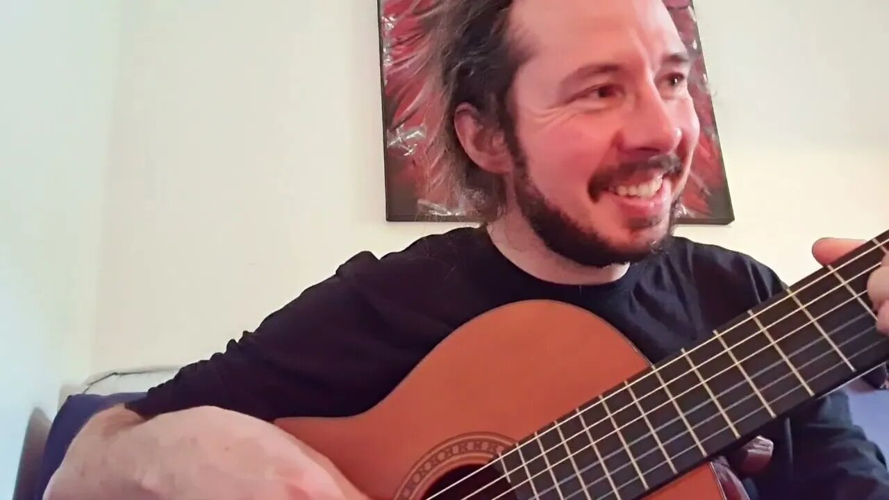 Trying to have a quick play on the guitar 🤣🤣👍