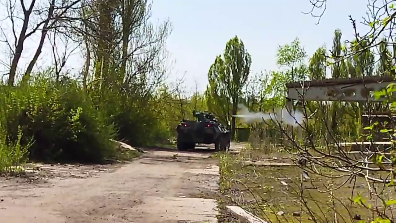 ★★★ Russian BTR engages positions of the Armed Forces of Ukraine