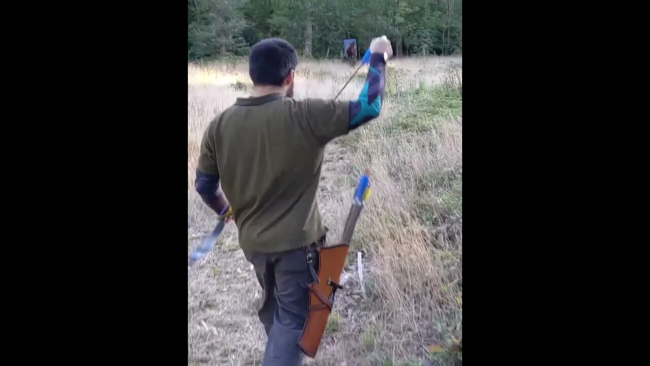 80LBS PARAGON RAIDER BOW AND WHISTLE ARROWS