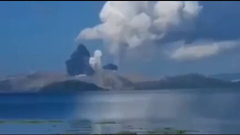 Taal volcano in Philippines￼ is hit with the Rod of God