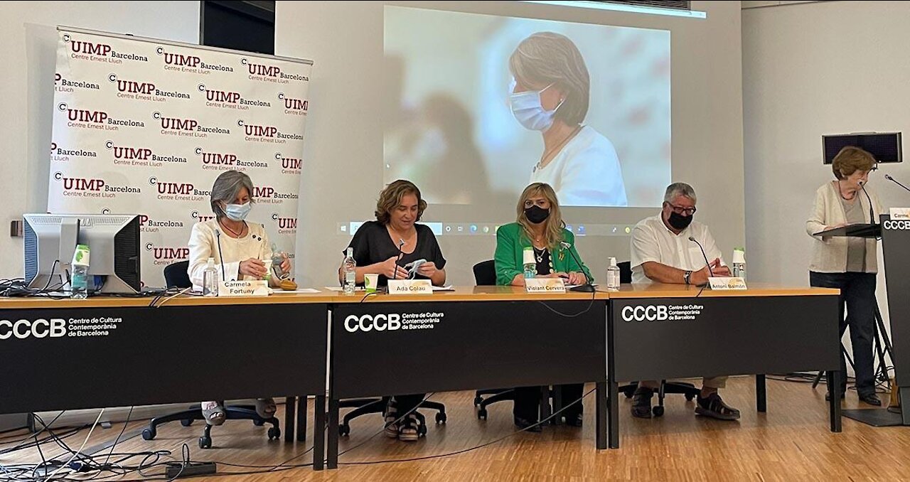 Obreros abuchean y boicotean a Ada Colau: "La gente está harta de vuestras mentiras"