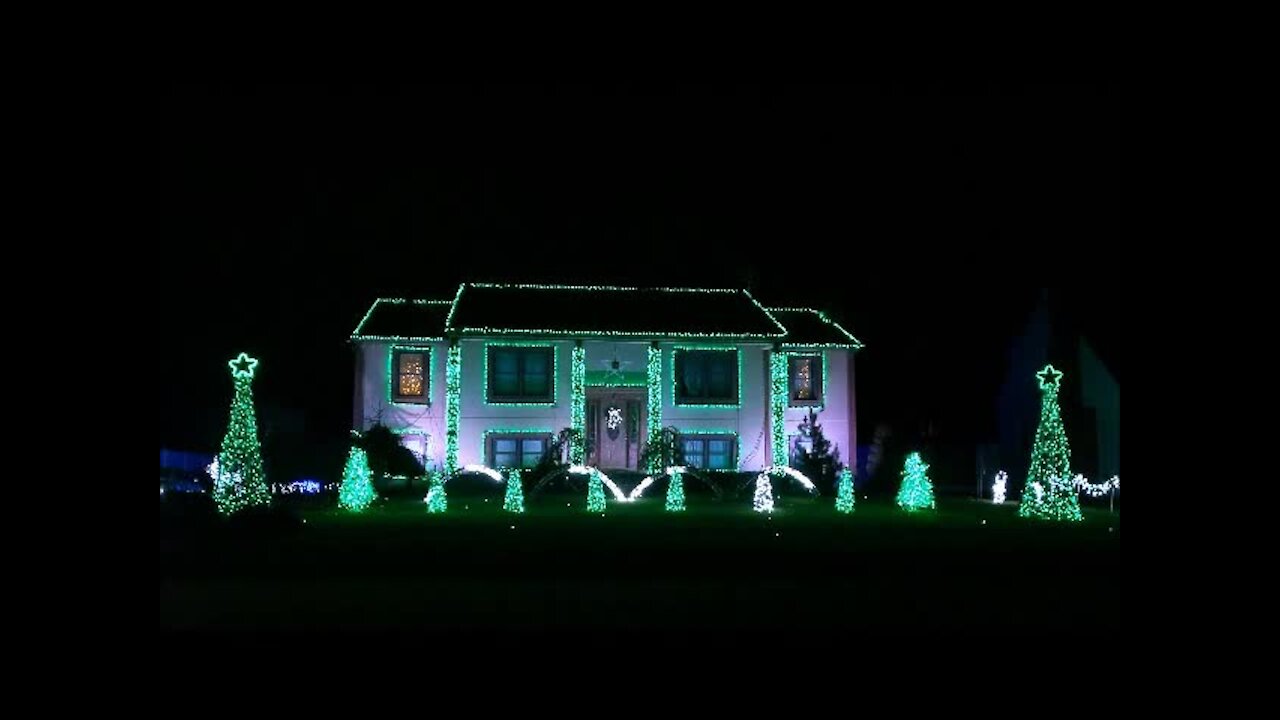 Christmas light show incredibly syncs to 'Sugar Plum Groove'